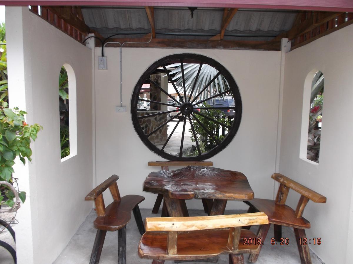 Ryans Resort Prasat Exterior foto